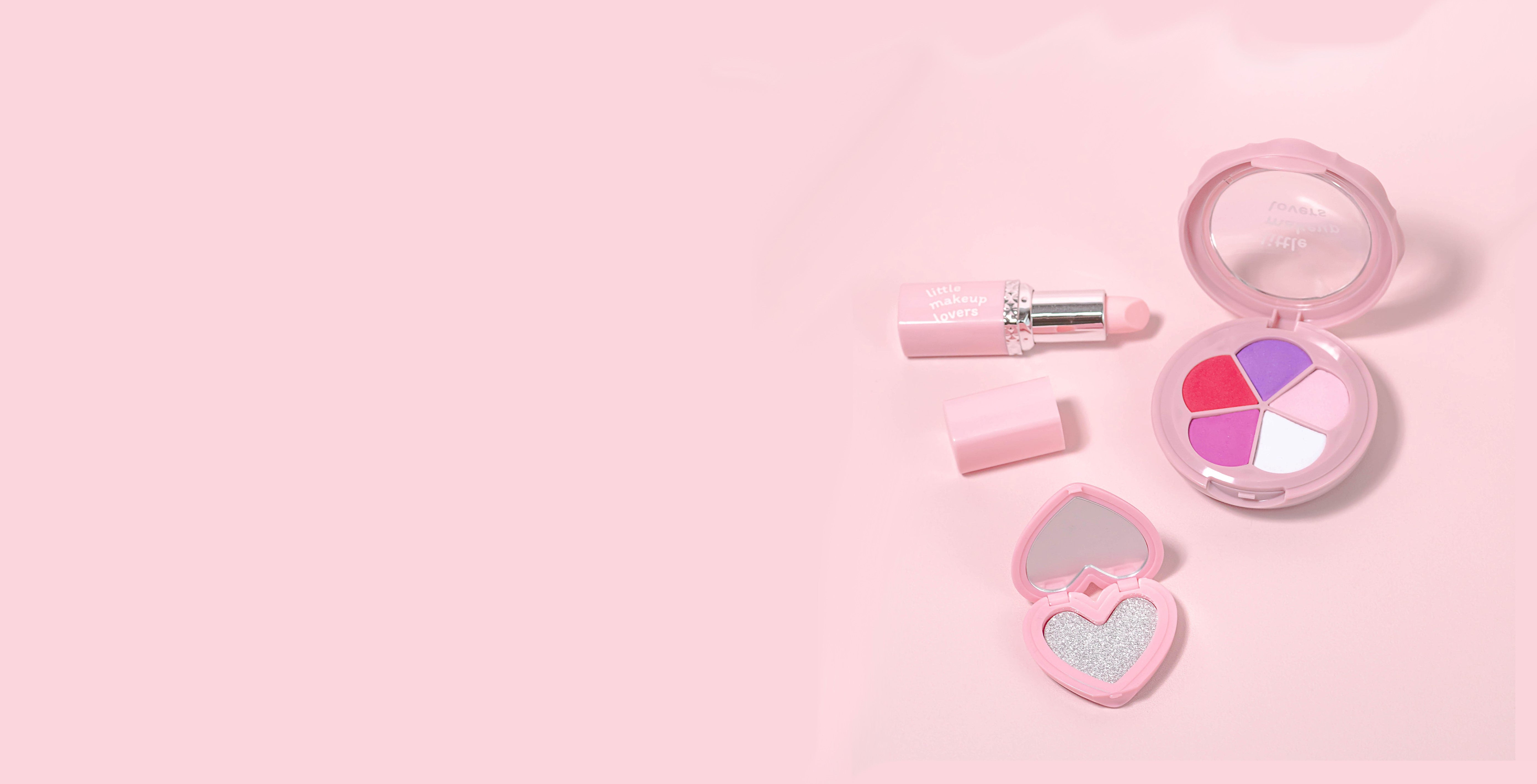 Little-Makeup-Lovers-Flatlay