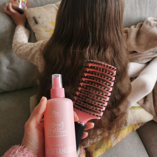 Detangling spray for kids with long, tangled hair