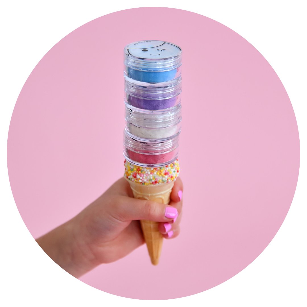 eyeshadows-stacked-into-ice-cream-cone