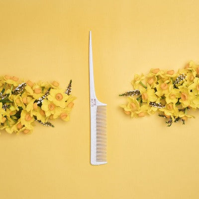 hair-comb-on-yellow-flat-lay-with-flowers