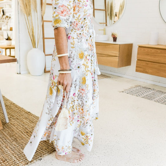 lovely-lady-holding-Sisal-Rope-Soap-Bag